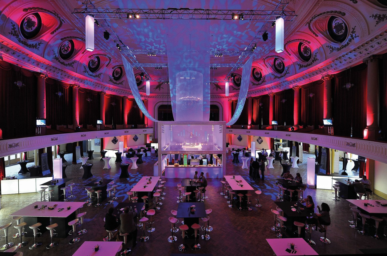 Une Salle de fête 2